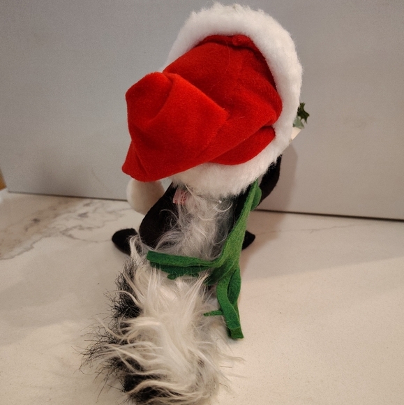 Annalee Skunk  Christmas Santa  With Gift 1992 With Tags Fuzzy Tail Collectible - Picture 6 of 10